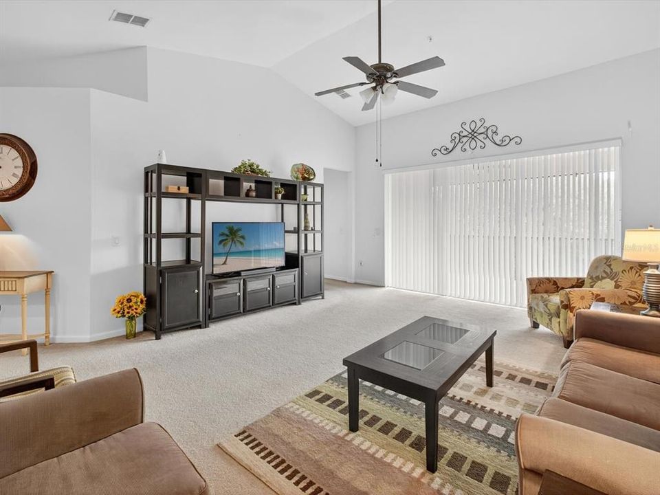 待售: $235,000 (2 贝兹, 2 浴室, 1893 平方英尺)