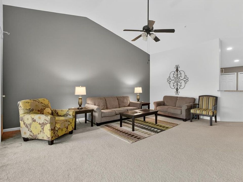 待售: $235,000 (2 贝兹, 2 浴室, 1893 平方英尺)