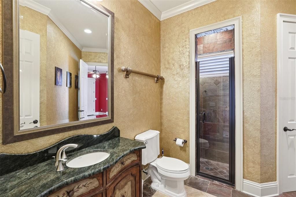 合同活跃: $1,369,000 (5 贝兹, 4 浴室, 5632 平方英尺)