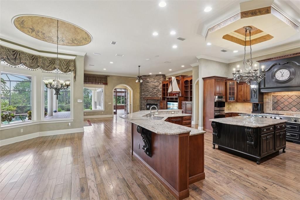 合同活跃: $1,369,000 (5 贝兹, 4 浴室, 5632 平方英尺)