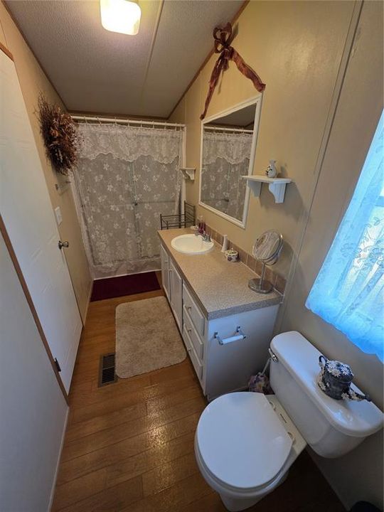 待售: $140,000 (2 贝兹, 2 浴室, 1056 平方英尺)