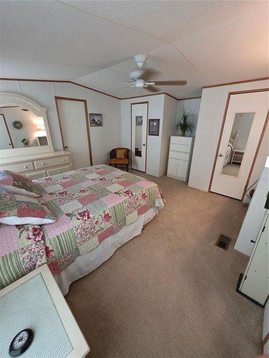 待售: $140,000 (2 贝兹, 2 浴室, 1056 平方英尺)