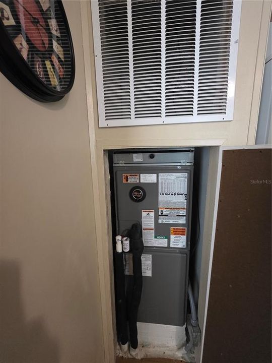 待售: $140,000 (2 贝兹, 2 浴室, 1056 平方英尺)