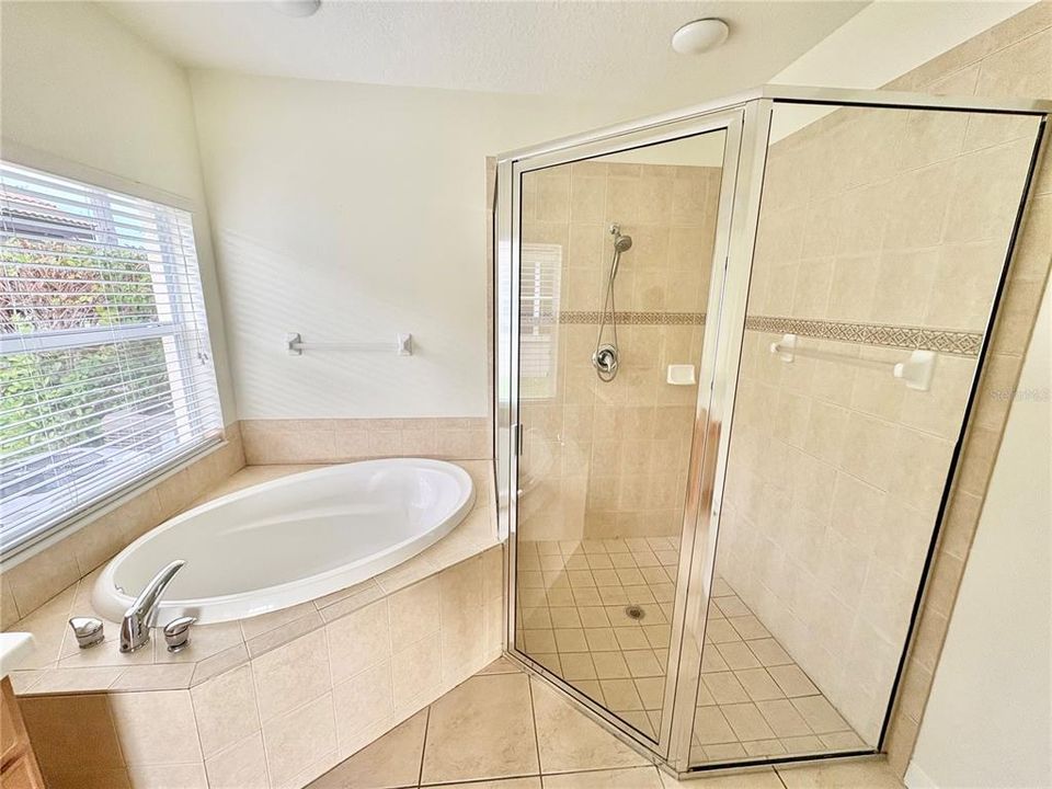 Под контрактом: $2,395 (3 спален, 2 ванн, 1980 Квадратных фут)