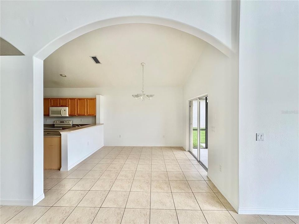 Под контрактом: $2,395 (3 спален, 2 ванн, 1980 Квадратных фут)