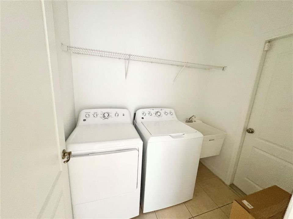 Под контрактом: $2,395 (3 спален, 2 ванн, 1980 Квадратных фут)