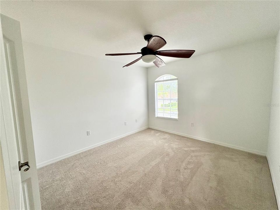 Под контрактом: $2,395 (3 спален, 2 ванн, 1980 Квадратных фут)