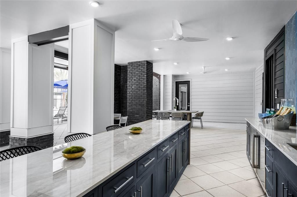 出租: $1,942 (2 贝兹, 2 浴室, 1277 平方英尺)