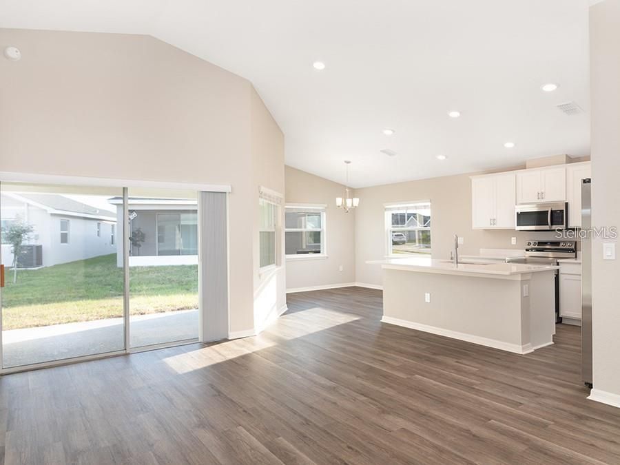 Active With Contract: $370,900 (3 beds, 2 baths, 1744 Square Feet)