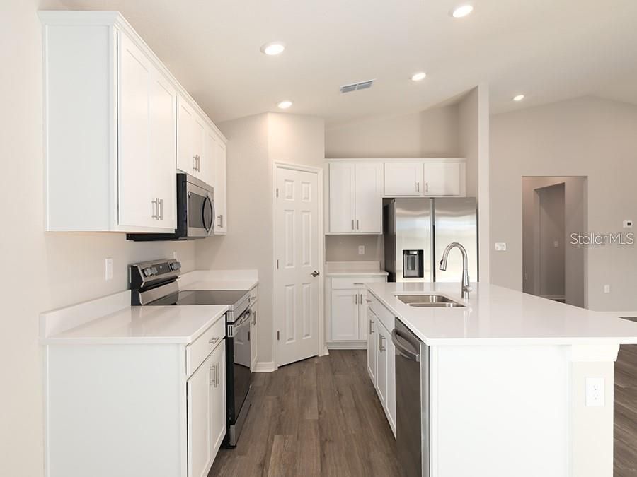 Active With Contract: $370,900 (3 beds, 2 baths, 1744 Square Feet)