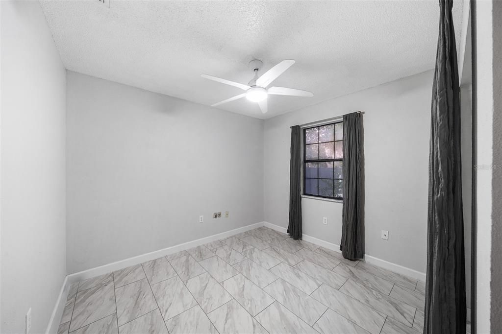 合同活跃: $299,900 (3 贝兹, 2 浴室, 1530 平方英尺)