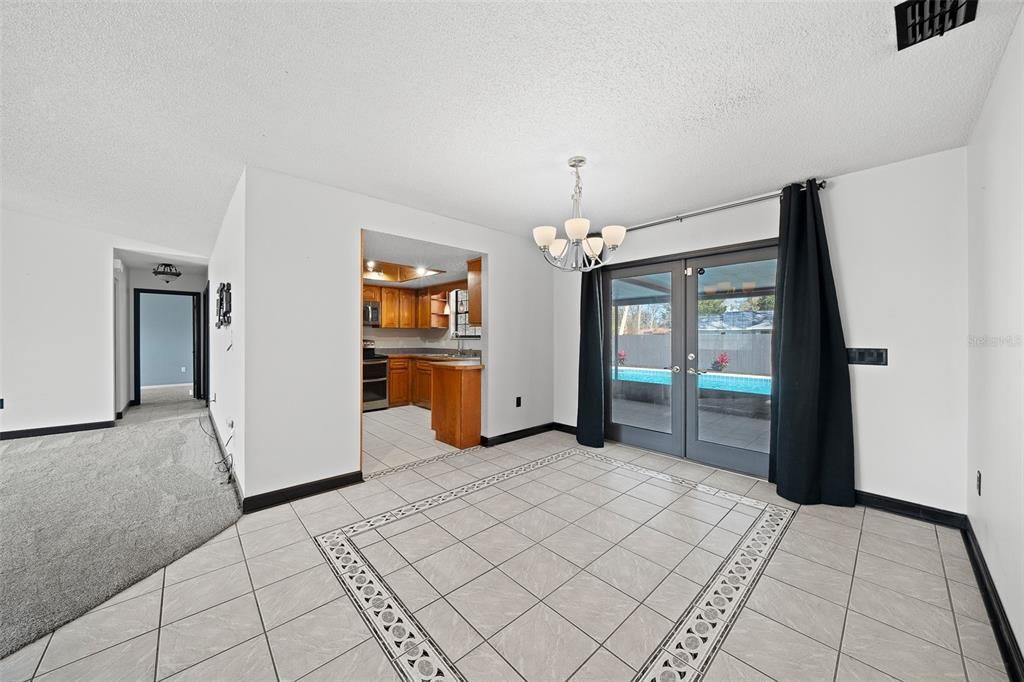 合同活跃: $299,900 (3 贝兹, 2 浴室, 1530 平方英尺)