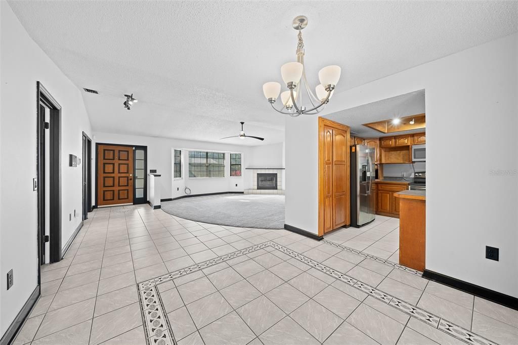 合同活跃: $299,900 (3 贝兹, 2 浴室, 1530 平方英尺)