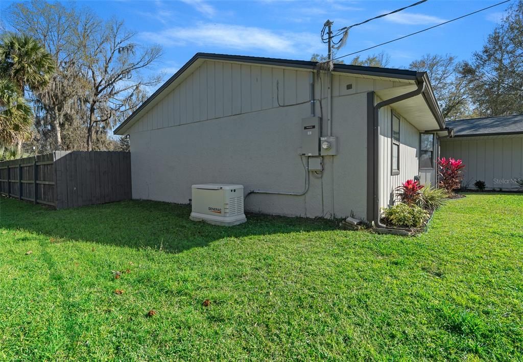 合同活跃: $299,900 (3 贝兹, 2 浴室, 1530 平方英尺)