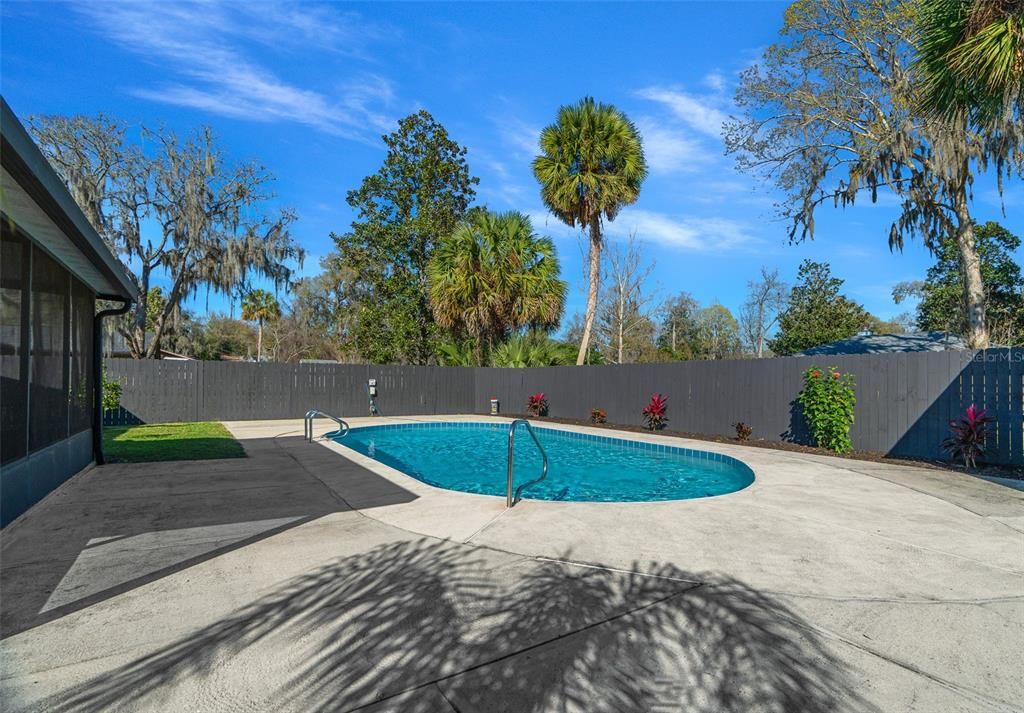 合同活跃: $299,900 (3 贝兹, 2 浴室, 1530 平方英尺)