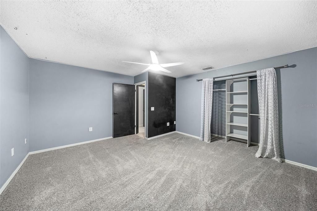 合同活跃: $299,900 (3 贝兹, 2 浴室, 1530 平方英尺)