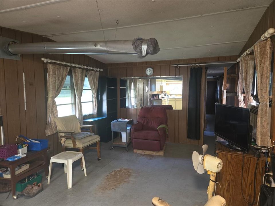 Active With Contract: $150,000 (2 beds, 1 baths, 672 Square Feet)