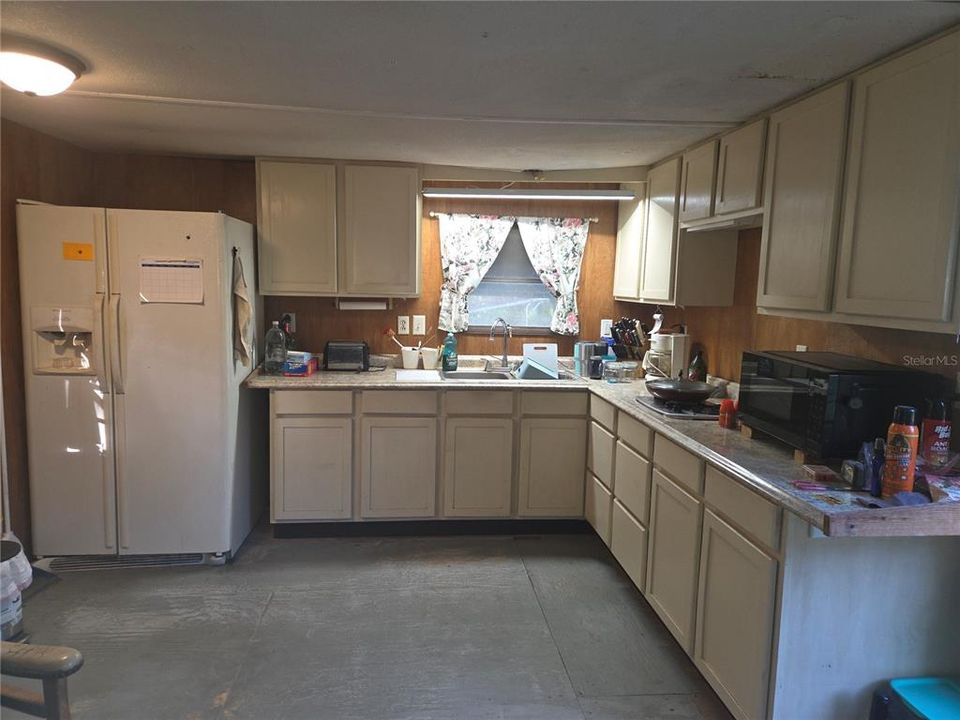 Active With Contract: $150,000 (2 beds, 1 baths, 672 Square Feet)