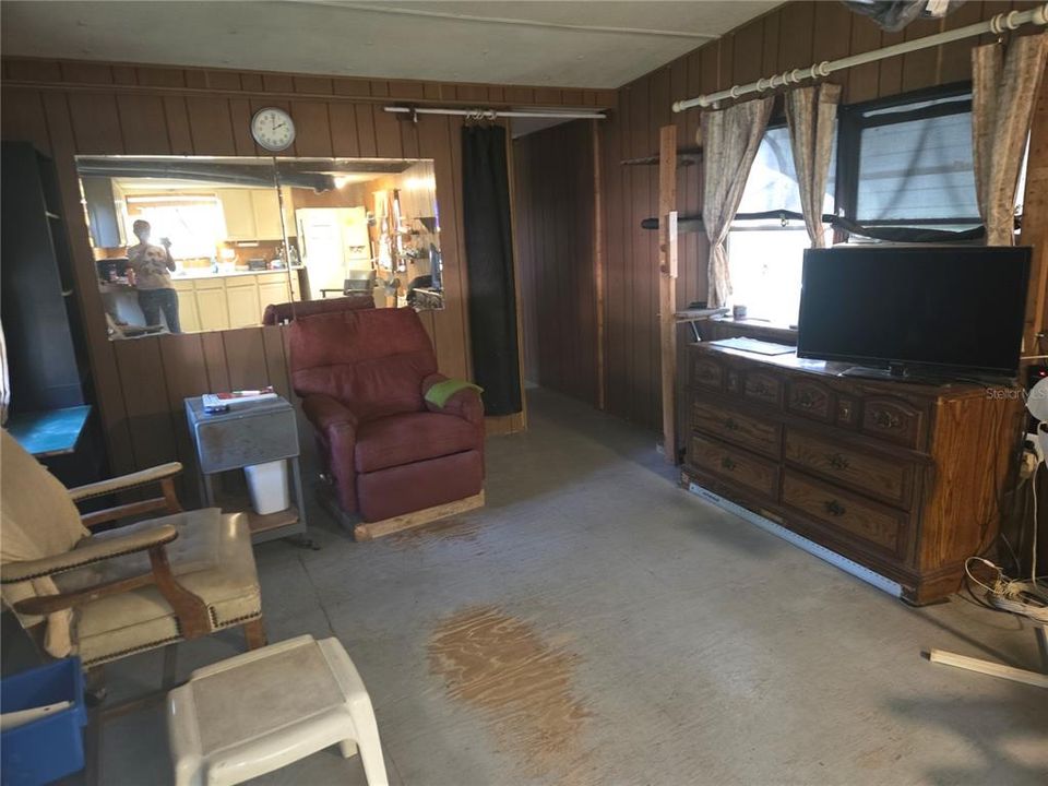 Active With Contract: $150,000 (2 beds, 1 baths, 672 Square Feet)