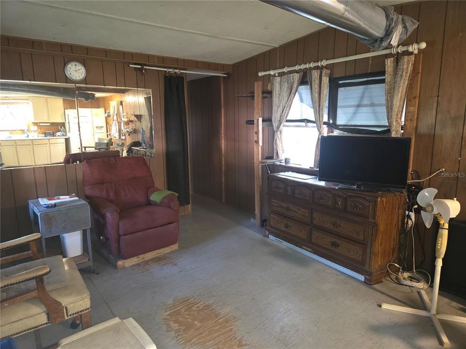 Active With Contract: $150,000 (2 beds, 1 baths, 672 Square Feet)