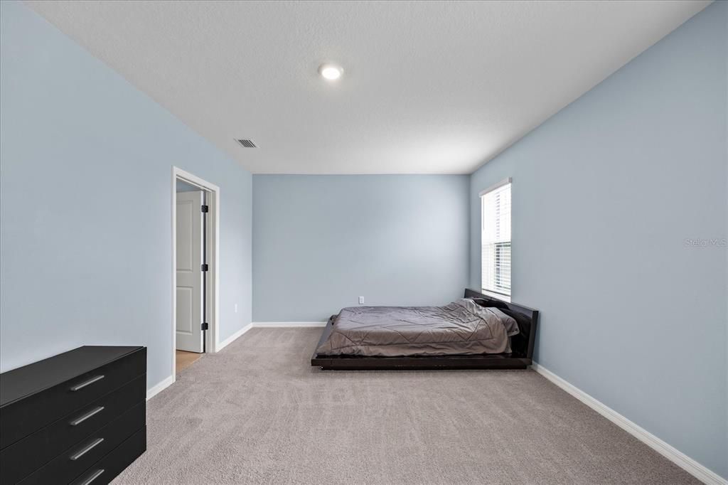 For Rent: $2,600 (5 beds, 3 baths, 2522 Square Feet)