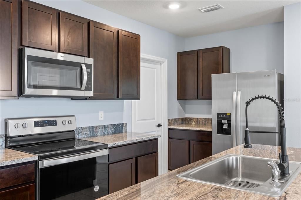 For Rent: $2,600 (5 beds, 3 baths, 2522 Square Feet)