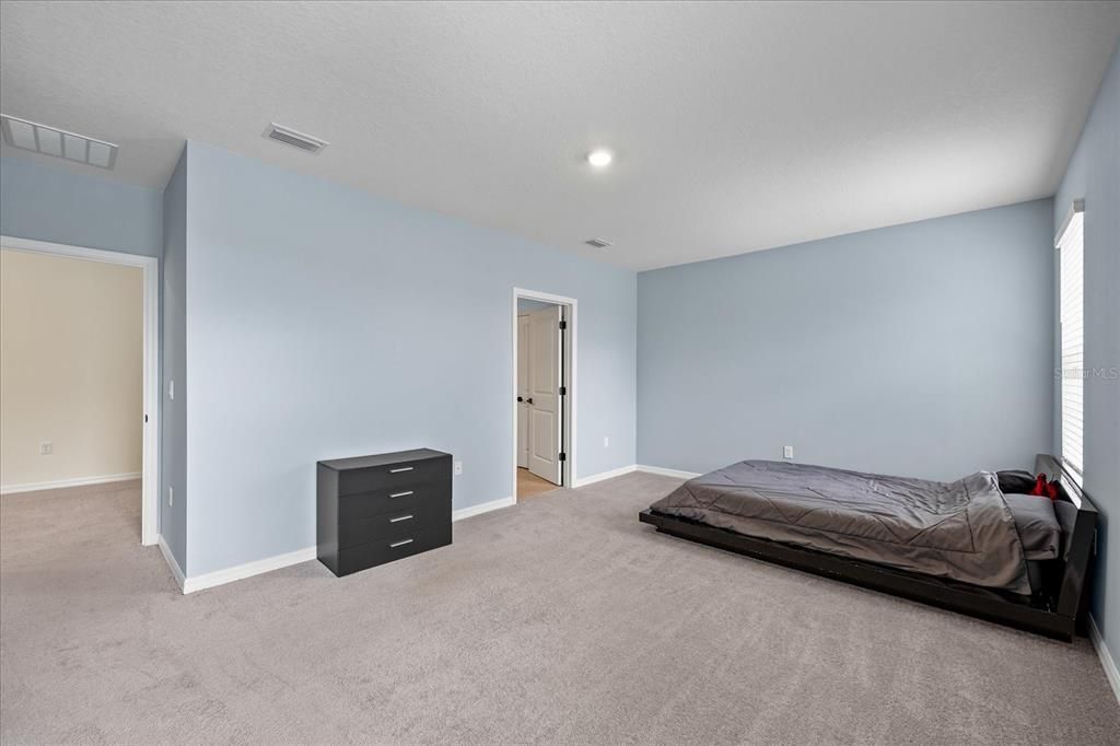 For Rent: $2,600 (5 beds, 3 baths, 2522 Square Feet)