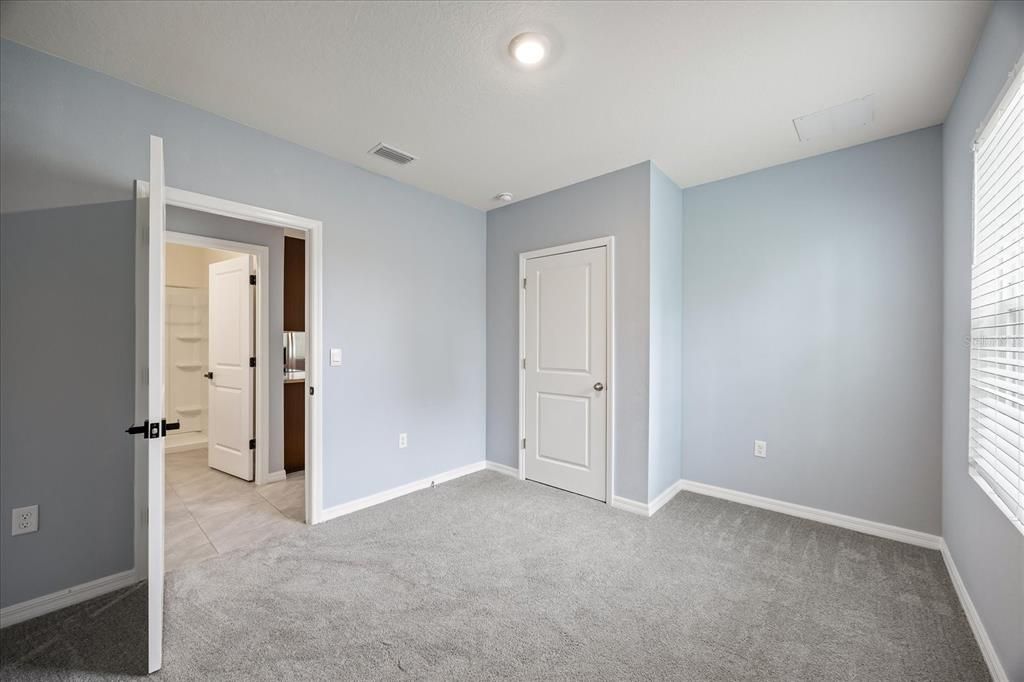 For Rent: $2,600 (5 beds, 3 baths, 2522 Square Feet)