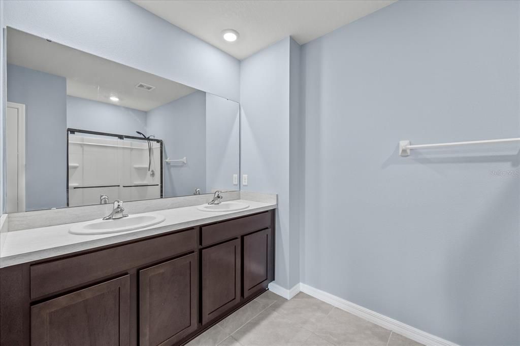 For Rent: $2,600 (5 beds, 3 baths, 2522 Square Feet)