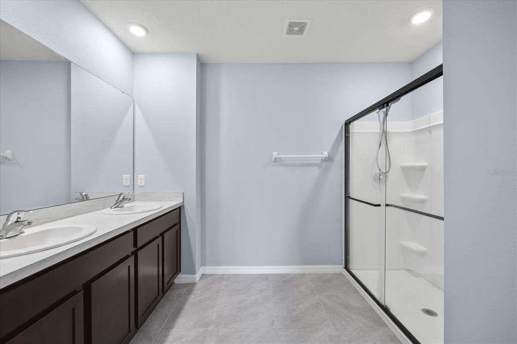 For Rent: $2,600 (5 beds, 3 baths, 2522 Square Feet)