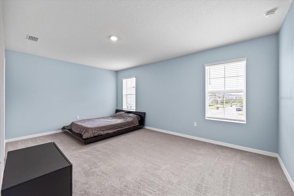 For Rent: $2,600 (5 beds, 3 baths, 2522 Square Feet)