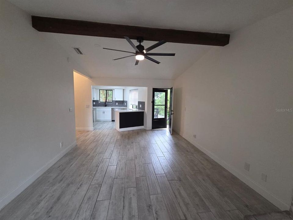 Active With Contract: $1,500 (2 beds, 2 baths, 938 Square Feet)