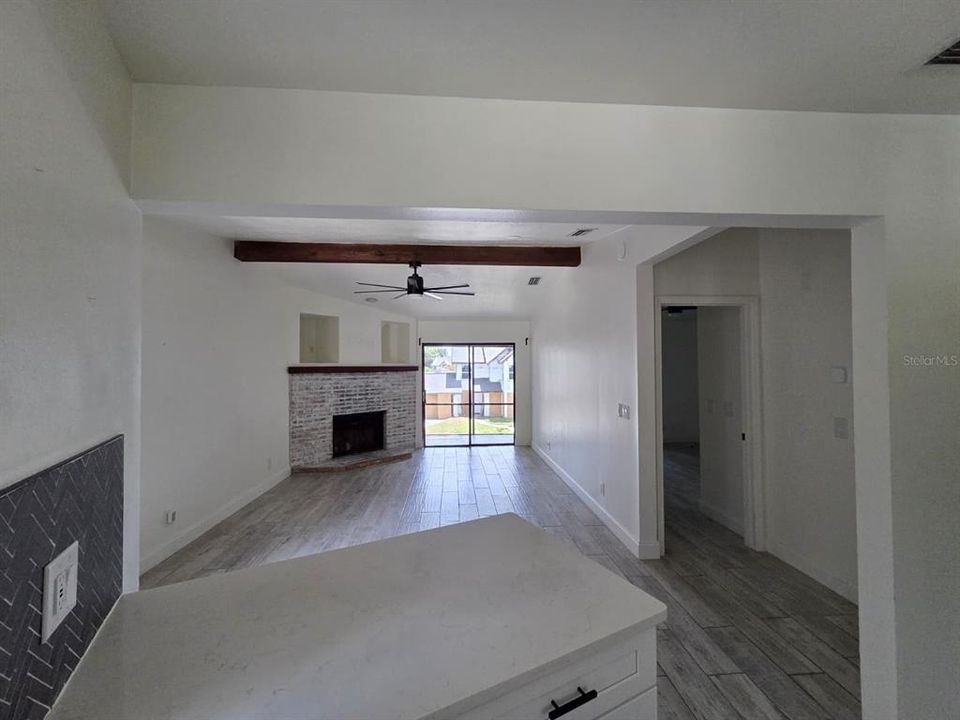 Active With Contract: $1,500 (2 beds, 2 baths, 938 Square Feet)