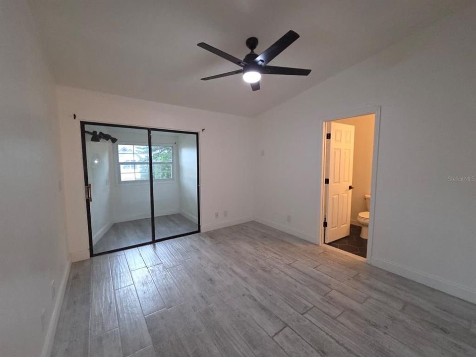 Active With Contract: $1,500 (2 beds, 2 baths, 938 Square Feet)