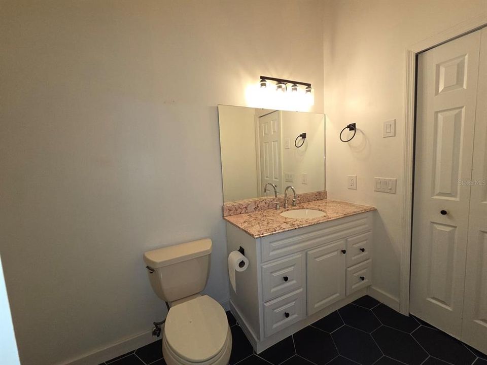 Active With Contract: $1,500 (2 beds, 2 baths, 938 Square Feet)