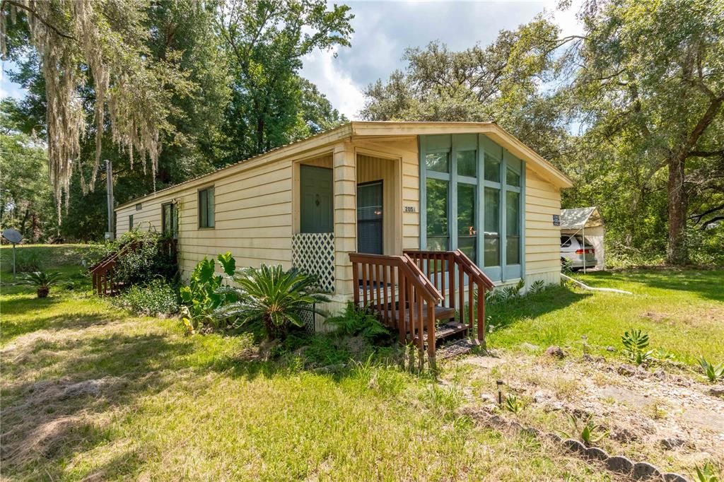 Recently Sold: $350,000 (3 beds, 2 baths, 1583 Square Feet)