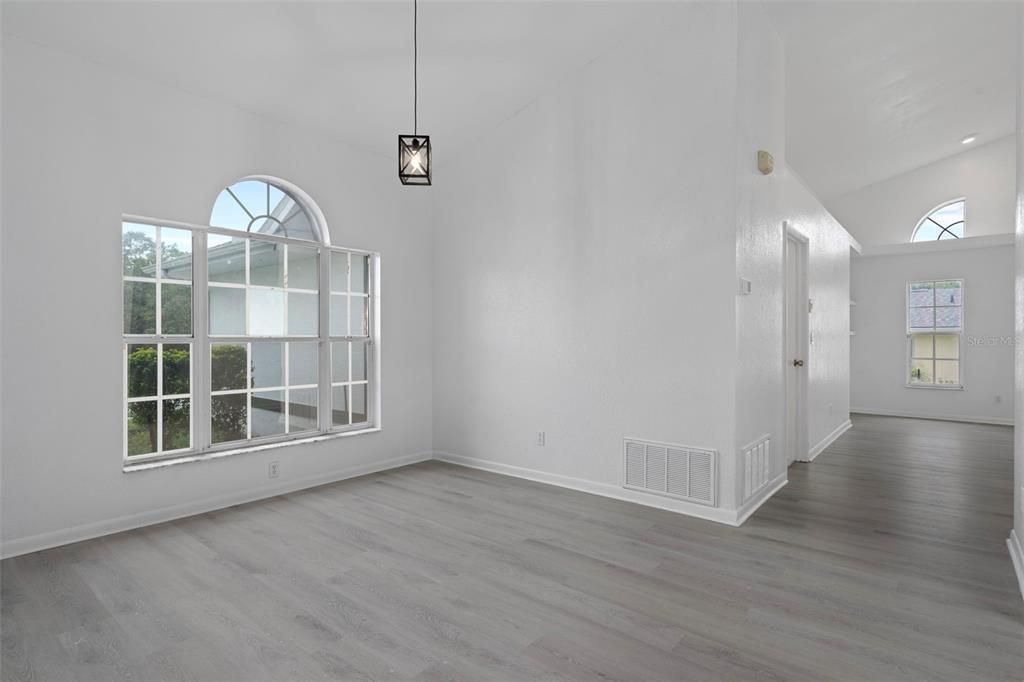 待售: $434,345 (3 贝兹, 2 浴室, 2303 平方英尺)