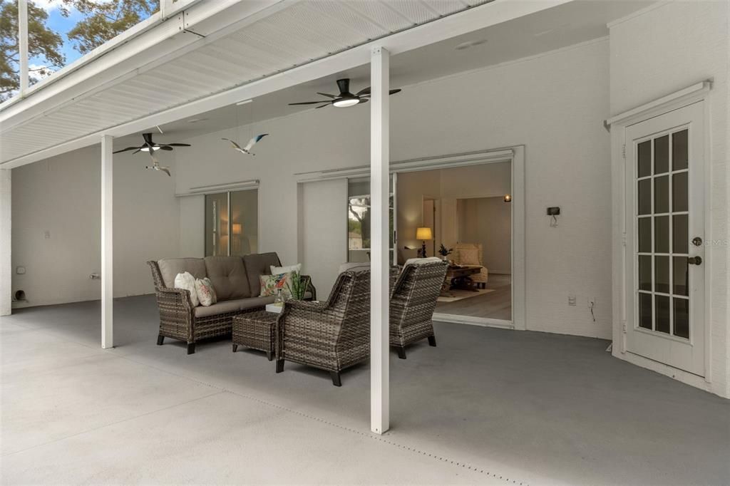 Activo con contrato: $404,998 (3 camas, 2 baños, 2303 Pies cuadrados)