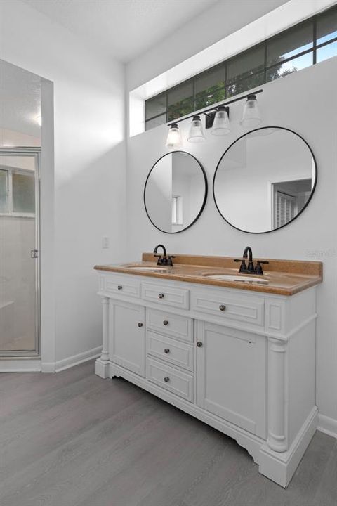 待售: $434,345 (3 贝兹, 2 浴室, 2303 平方英尺)