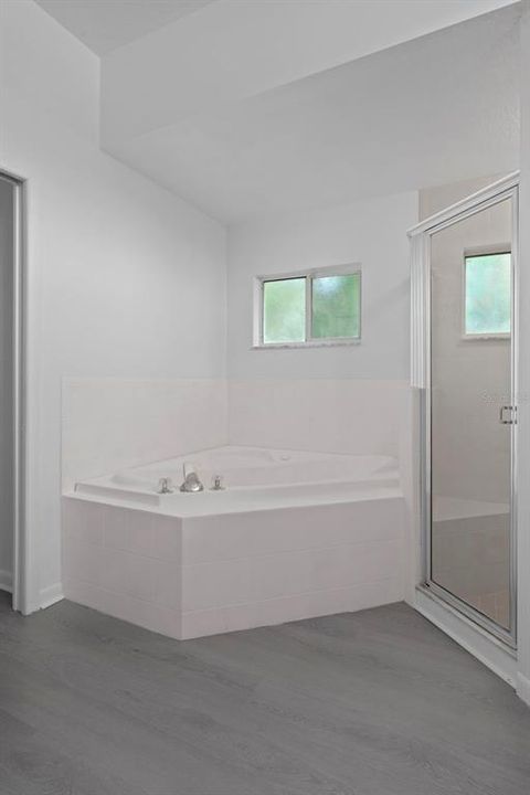 待售: $434,345 (3 贝兹, 2 浴室, 2303 平方英尺)