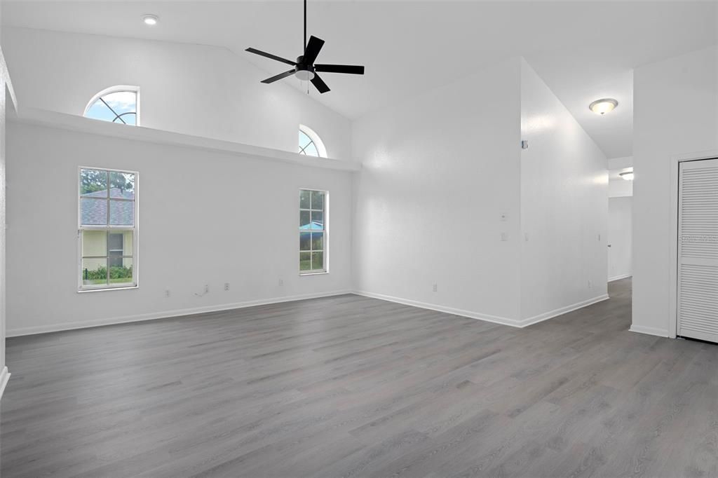 待售: $434,345 (3 贝兹, 2 浴室, 2303 平方英尺)