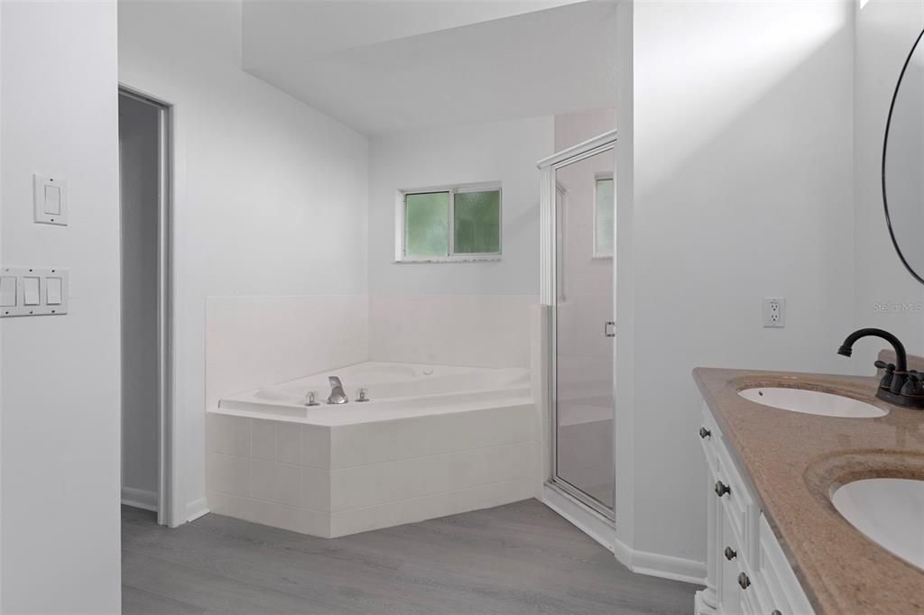 待售: $434,345 (3 贝兹, 2 浴室, 2303 平方英尺)