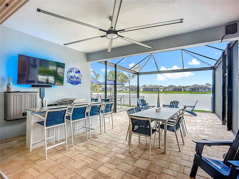 合同活跃: $599,900 (4 贝兹, 2 浴室, 2425 平方英尺)