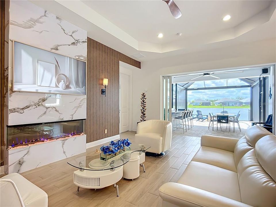 合同活跃: $599,900 (4 贝兹, 2 浴室, 2425 平方英尺)