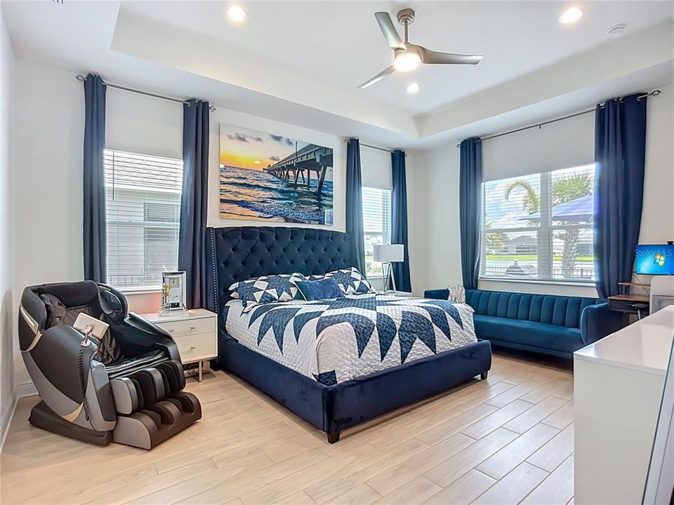 合同活跃: $599,900 (4 贝兹, 2 浴室, 2425 平方英尺)