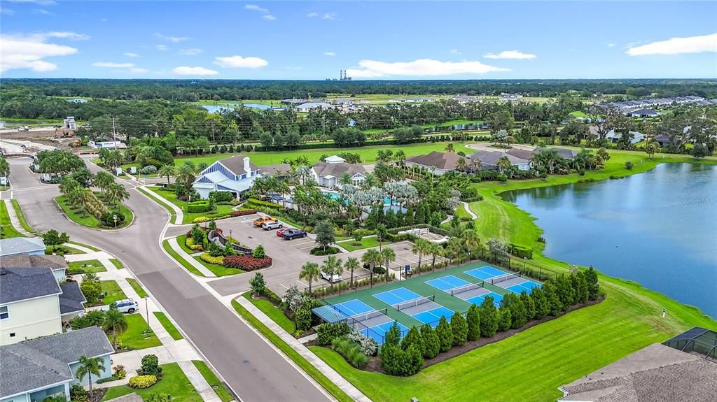 合同活跃: $599,900 (4 贝兹, 2 浴室, 2425 平方英尺)