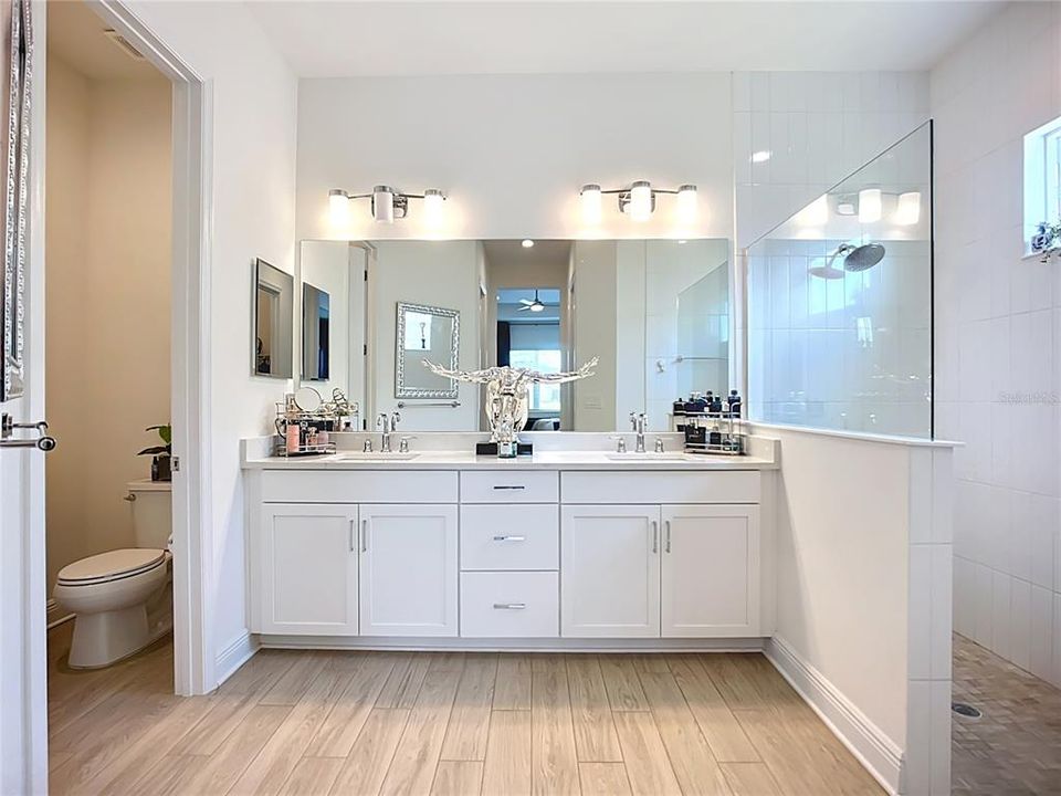 合同活跃: $599,900 (4 贝兹, 2 浴室, 2425 平方英尺)