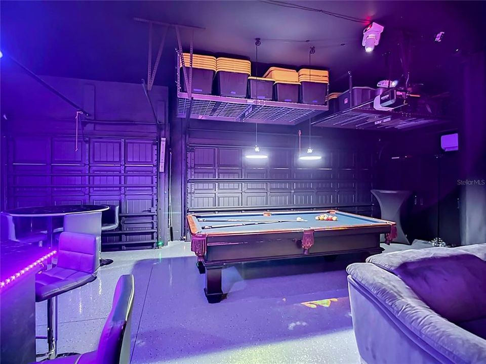 合同活跃: $599,900 (4 贝兹, 2 浴室, 2425 平方英尺)