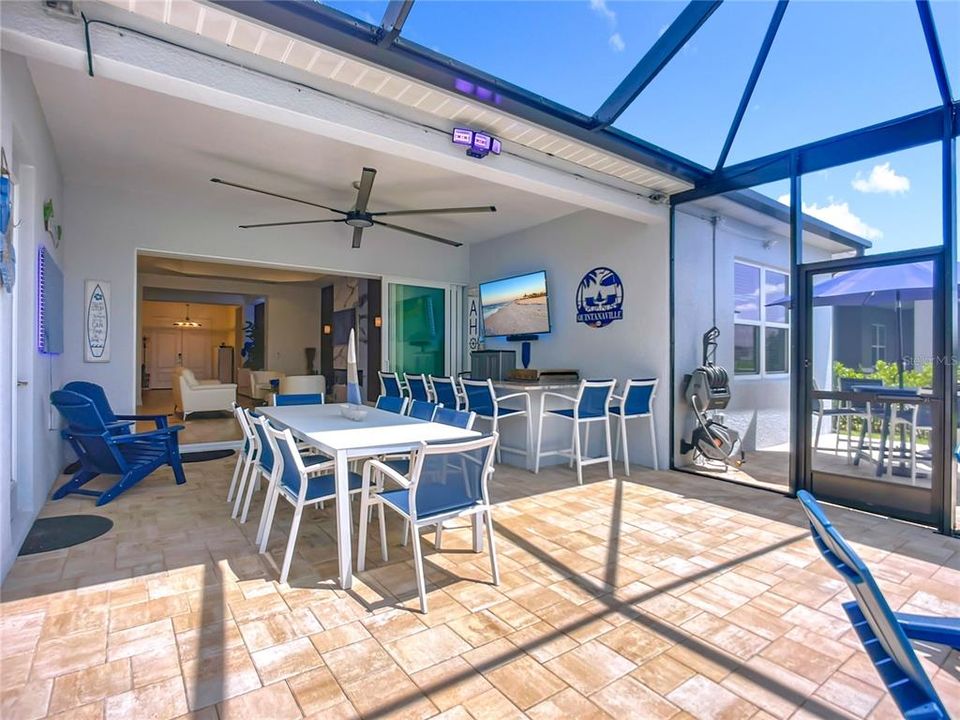 合同活跃: $599,900 (4 贝兹, 2 浴室, 2425 平方英尺)