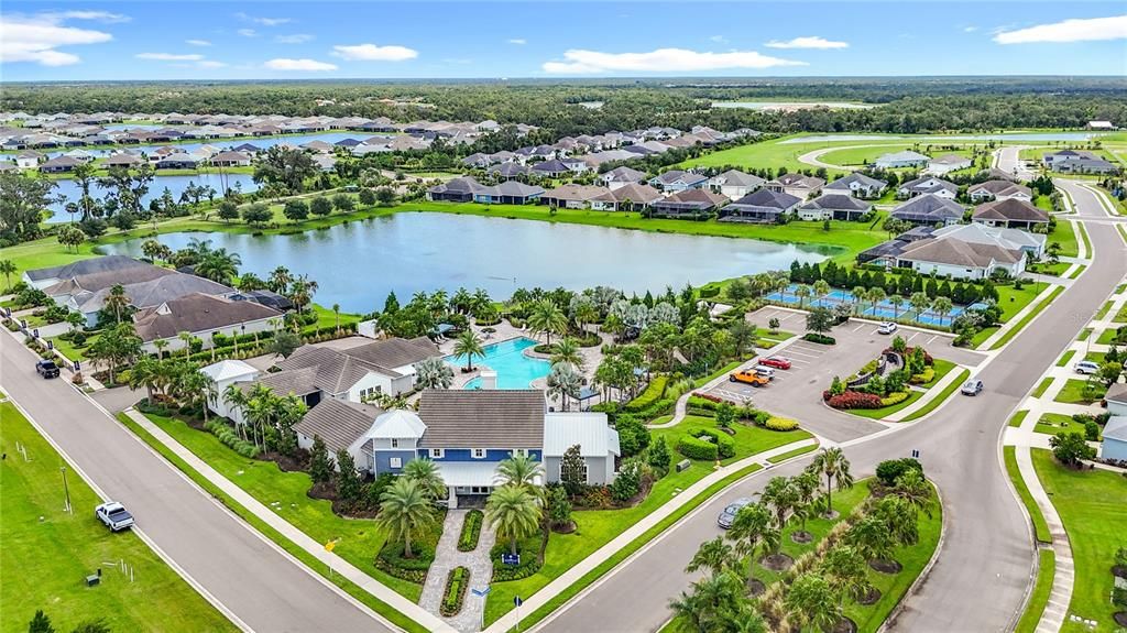 合同活跃: $599,900 (4 贝兹, 2 浴室, 2425 平方英尺)